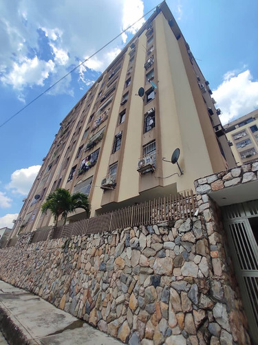 Apartamento En Res. La Arboleda  Av Bolívar 