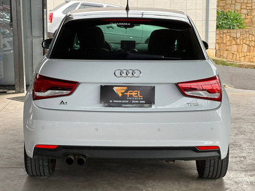 Imagem 3 de 9 de Audi A1 1.4 Tfsi Sportback Attraction 16v 122cv Gasolina 4p