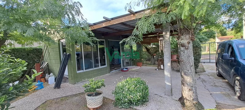 Venta De Casa, Las Toscas, 3 Dormitorios, Living Comedor Con Estufa Leña, Sobre Aveninda Principal.