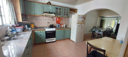 Venta Casa 4 Dormitorios Isidro Casanova Con Cochera