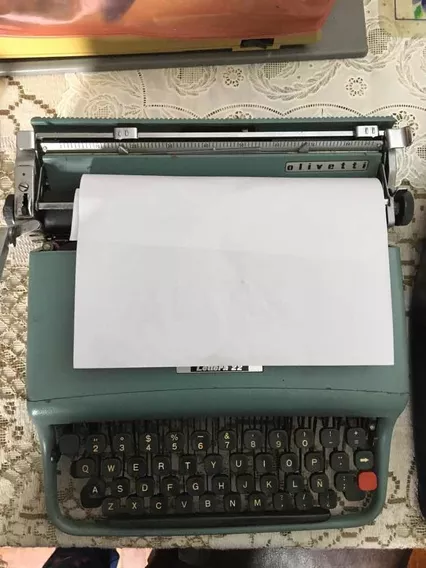 Máquina De Escribir Olivetti Lettera 22