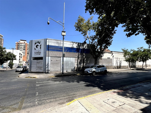 Gran Local Comercial En Arriendo Recoleta, Ideal Automotora