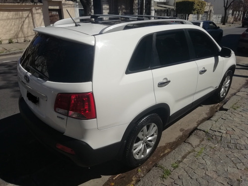 Imagen 5 de 13 de Kia Sorento 2.2 Crdi Premium 4wd 6at 7asientos
