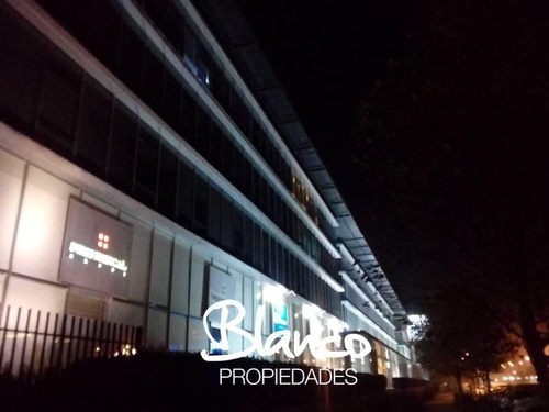 Oficina En Edificio De Categoría En Pilar - Paralelo 50