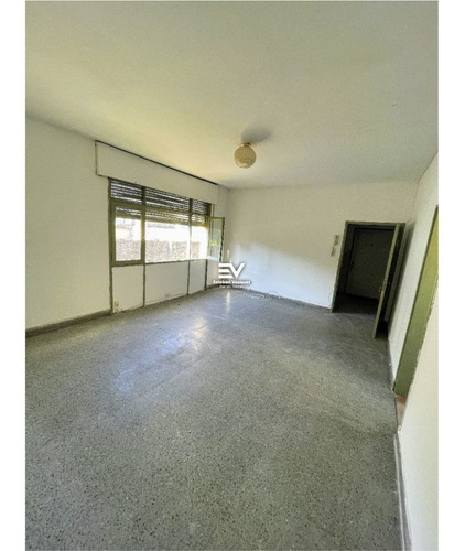 Imagen 2 de 9 de Venta. Cofico. Ideal Inversor! Amplio Depto 2 Dorm + Dep De Serv! No Paga Expensas!!!