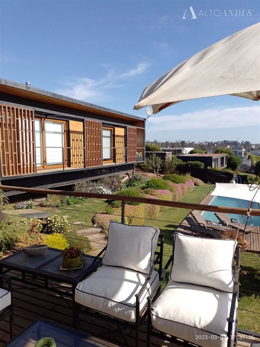 Casa En Venta De 3 Dorm. En Quintero