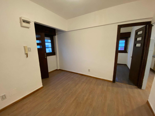 Apartamento En Alquiler Cordon / Parque Rodo 1 Dormitorio Con Balcon