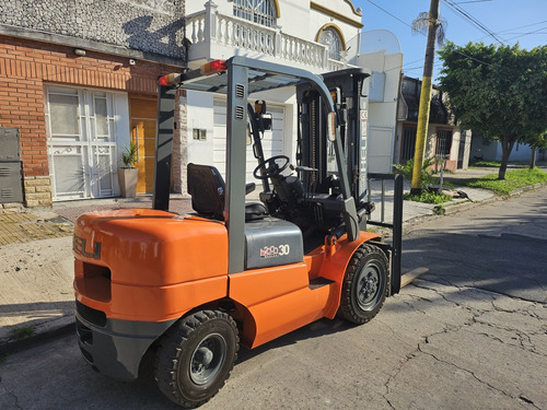 Autoelevador 2500 Kg