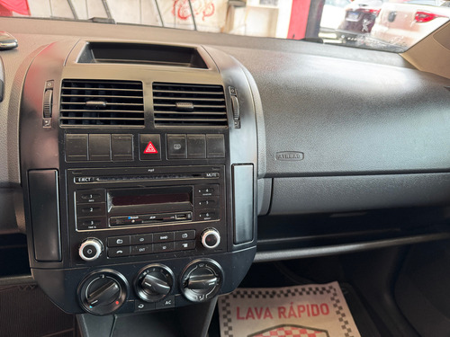 Volkswagen Polo Sedan Polo Sedan 1.6 8V (Flex)
