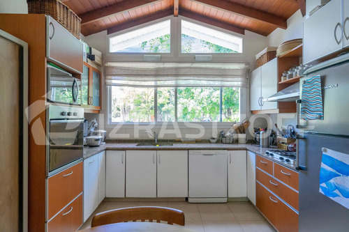 Impecable Casa En Barrio La Masia, Pilar