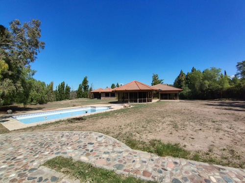 Se Vende Casa En Barrio La Colina,chacras De Coria