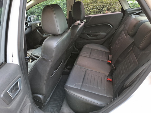 Imagen 13 de 15 de Ford Fiesta 1.6 4p Titanium
