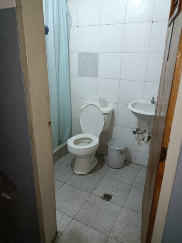 Venta De Local Y Fondo De Comercio Ferreteria Y Venta De Diversos Articulos Ubicado En La Av Nueva Granada Yc