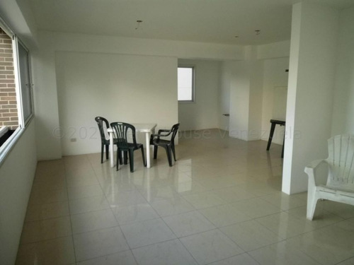 Imagen 7 de 16 de Vendo Apartamento En Edficio Nuevo De Paquete En La Urbina, Para Diseñar A Su Gusto. Mls #23-460