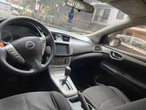 Nissan Sentra 1.8 B17 Advance
