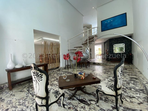 Amplia Y Luminosa Casa En Venta En Bosques De La Lagunita