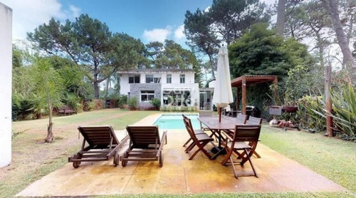 Casa En Venta Lugano 4 Dormitorios- Ref: 3634
