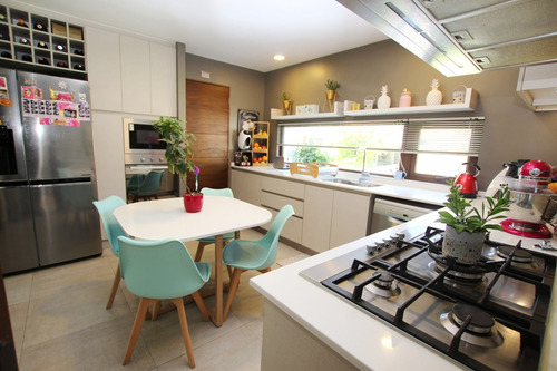 Preciosa Casa En Venta En Condominio