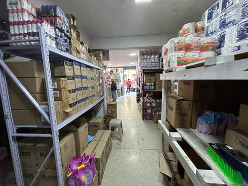Excelente Local Comercial Con Montacarga