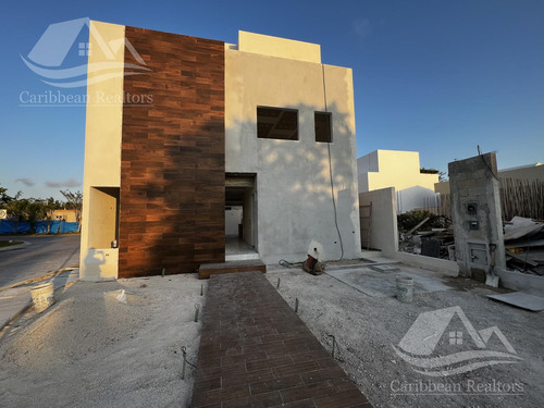 Casa En  Venta En Rio Cancun  B-dmts6293