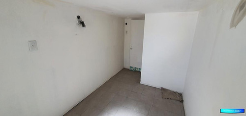 Imagen 9 de 18 de Zona Hospitales - Pasillo Con Patio Y Parrillero - 2 Dormitorios