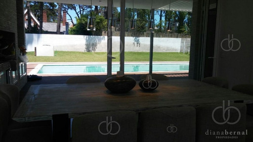 Imagen 23 de 26 de Casa En Mansa,barrio Privado, Punta Del Este, 4 Dormitorios Y Piscina Climatizada.