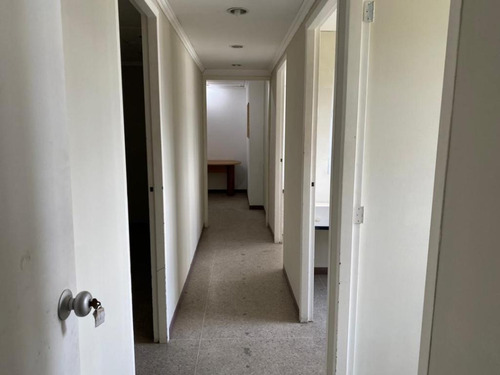 Imagen 4 de 12 de Venta De Bella Oficina Av Bolivar