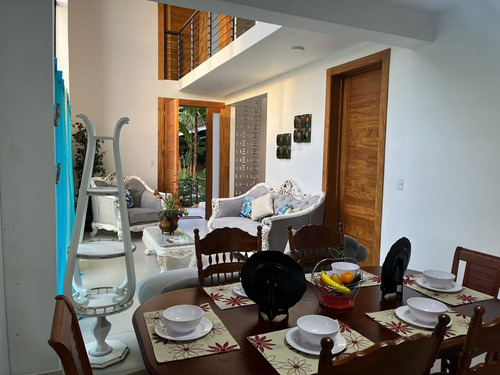 Vendo Villa Turistica Para Negocio O Veraneo Familiar En Altos De Gurabo, Santiago, Loma De Camp David