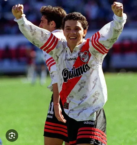 Camiseta River adidas 1997 Tricampeón Gallardo Utilería L (Usado)