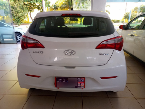 Imagem 5 de 12 de Hb20 Comfort Plus 1.6 Flex - 2014