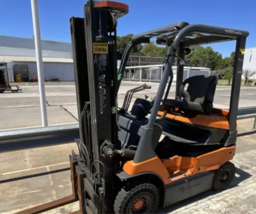Apilador Eléctrico Autoelevador Toyota 7fb15 Torre Triple (Usado)