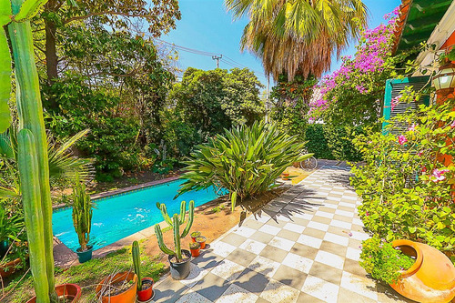 Casa En Venta De 4 Dorm. En Las Condes