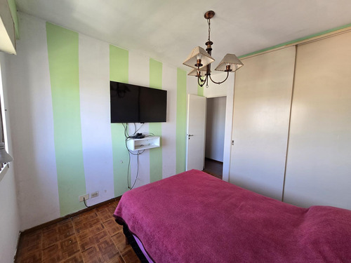 Departamento Venta De Tres Ambientes Con Balcón Al Frente - Apto Crédito