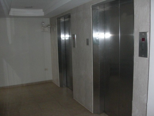 Imagen 2 de 11 de Se Vende Cómodo Apartamento En Maracaibo