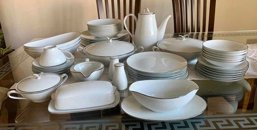 Imagen 3 de 7 de Vajilla De Lujo Zylstra De 6 Puestos Con Borde De Platino.