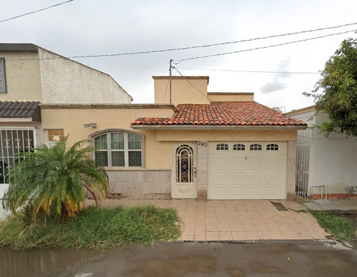 Venta De Casa En Torreon Coahuila Colonia Villas De La Haciendaincreíble Oportunidad!!! Casa De Recuperación Bancaria. Este Acogedor Hogar Se Encuentra Ubicado En Una Zona Tranquila Y Da Fácil Acces