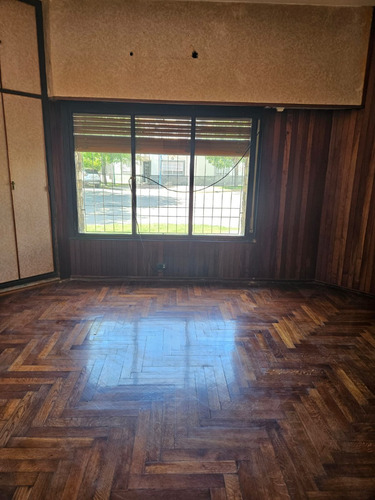 V. Raffo. I. Fernandez 1300 Exc. Casa Lote Propio 11 X 20 M..4 Amb.3 Hab.2 Baños