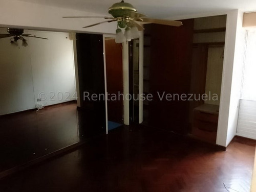 Amplio Y Fresco Apartamento Para Remodelar A Su Gusto En Prados Del Este En Venta