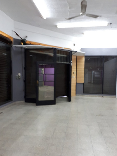 Imagen 2 de 13 de Venta Local En Isidro Casanova
