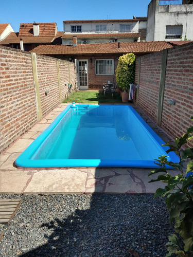 Dúplex En Caseros Con Lote De 45 Metros De Largo Cochera Quincho Pileta Y Parque