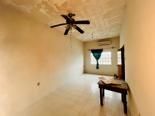 Casa En Venta En Veracruz Con Hab. En P. B. Y Alberca Col. Astilleros