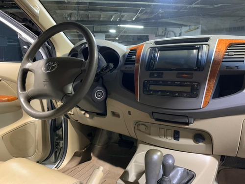 Imagen 9 de 16 de Toyota Fortuner 4x4 Año 2010