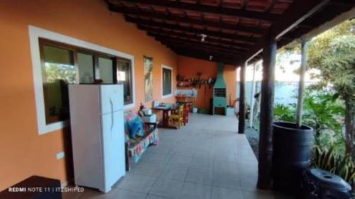 Imagem 2 de 12 de Casa No Bairro Bopiranga, Em Itanhaém, Litoral Sul De São Paulo. Possui Churrasqueira, Espaço Para Piscina E Vaga Para 03 Automóveis.