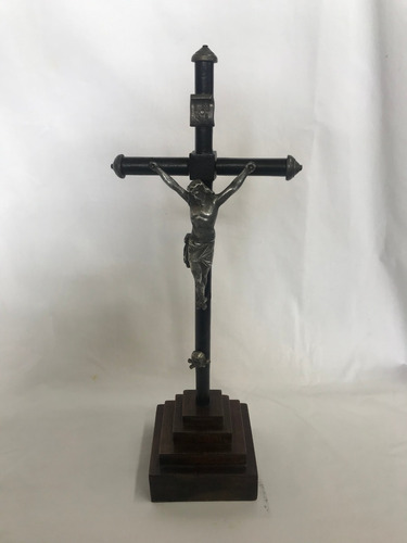 Cristo Con Base Madera Y Calavera, Elaborado En Antimonio