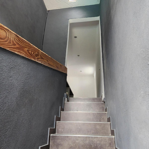 Casa En Venta - 4 Dormitorios 3 Baños - Cochera - 310mts2 - Morón