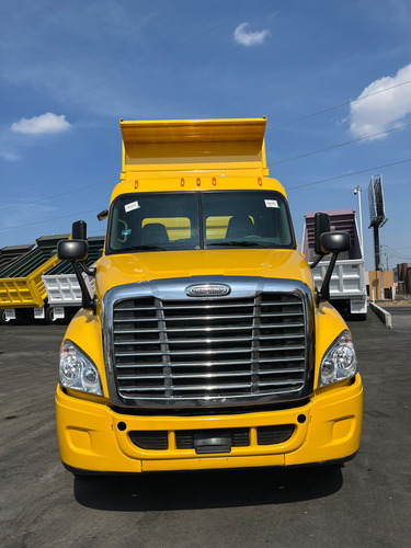 Freightliner Cascadia Volteo De 14 Mts Con Motor Cummins Isx