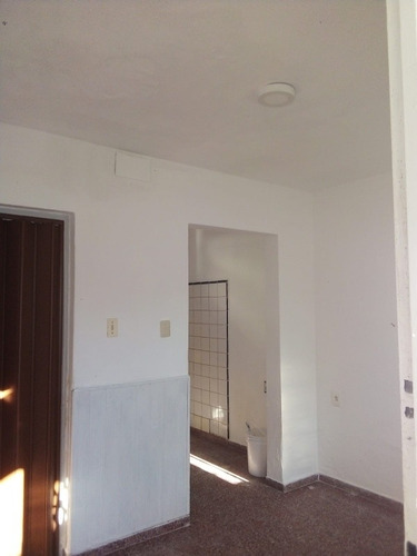 Administración Unión Casa Al Fondo. 1 Habitación $14000