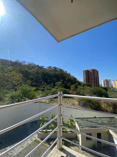 Annic Coronado Vende Townhouse Con Planta 100% Obra Gris En Villas De Aricagua, Urbanización Mañongo 269909