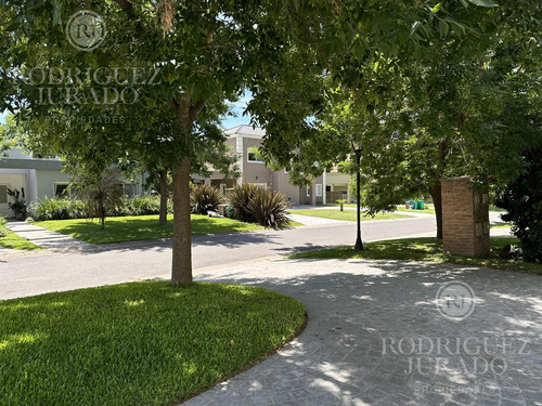 Casa En Venta Los Alamos Haras Santa Maria Con Fondo Libre!