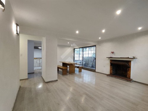 Casa En Venta De 3 Dorm. En Ñuñoa Vecina A Parque Juan Xxiii